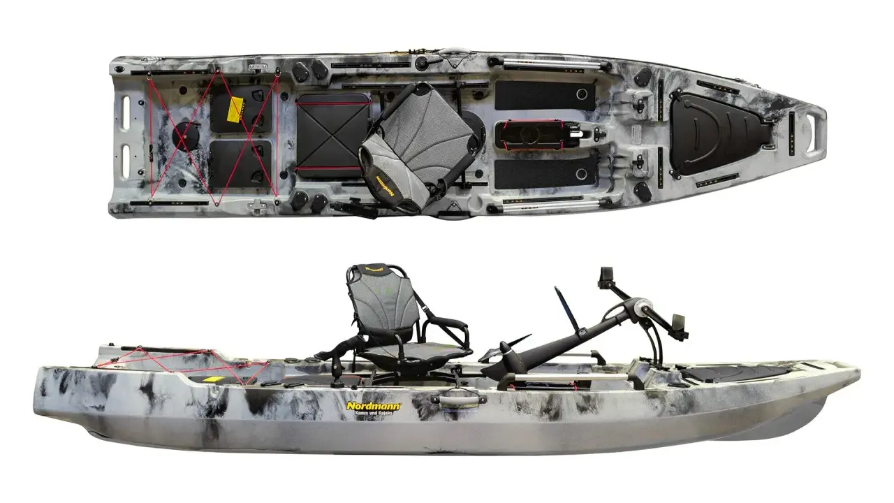 Ein Orca Boot, bereit für Abenteuer. Dieses Kajak mit Pedalantrieb und bequemer Sitzgelegenheit ist ideal für Angler und Entdecker.