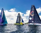 Drei Segelboote der Kiel Ocean Race kämpfen auf dem Wasser. Eines trägt #madeingermany, ein anderes AkzoNobel.