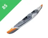 Zwei-Personen-Kajak itiwit x500 in Grau und Orange, bereit für Abenteuer auf dem Wasser.