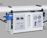 Aqua-Tec-Anlage zur Umwandlung von Meerwasser in Trinkwasser. Mit Filtern, Schaltern und Manometern.