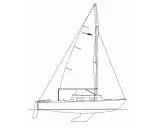 Segelboot mit einem kleinen Hai 24, der über dem Wasser schwimmt.
