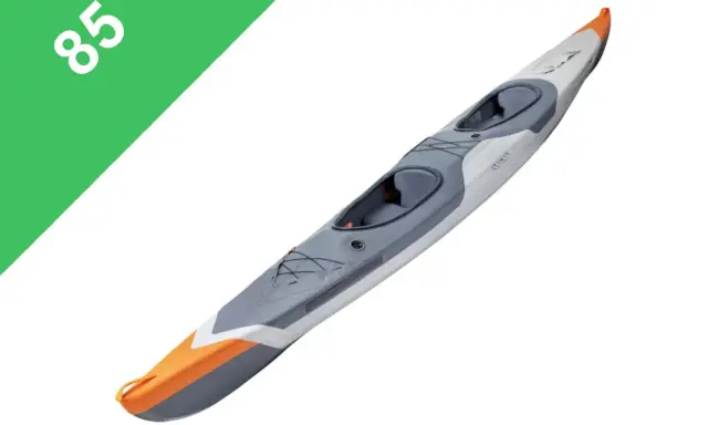 Zwei-Personen-Kajak itiwit x500 in Grau und Orange, bereit für Abenteuer auf dem Wasser.