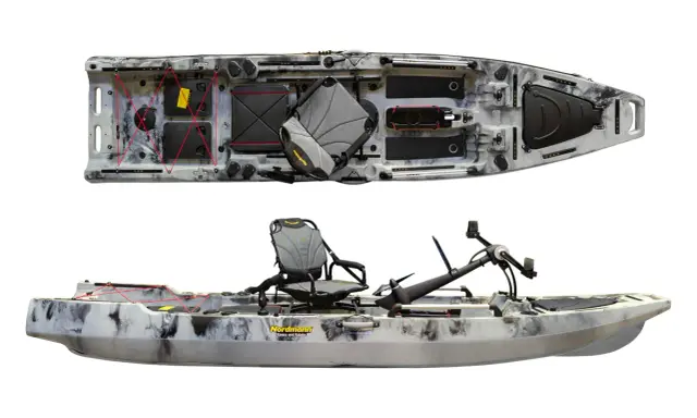 Ein Orca Boot, bereit für Abenteuer. Dieses Kajak mit Pedalantrieb und bequemer Sitzgelegenheit ist ideal für Angler und Entdecker.