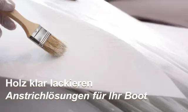 Mit einem Pinsel wird eine weiße Oberfläche bearbeitet. Holz klar lackieren für Ihr Boot.