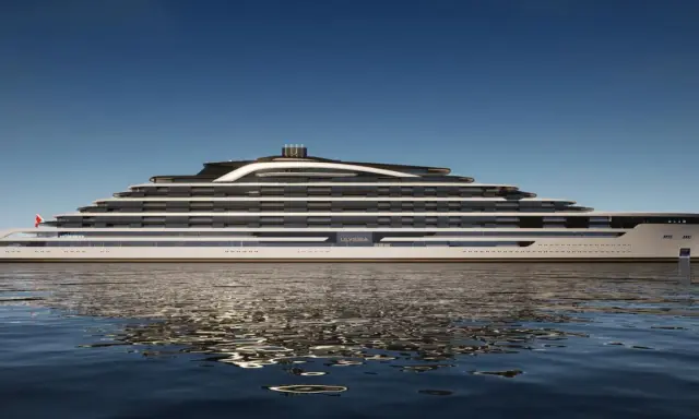 Eine futuristische mega Yacht namens ULYSSIA gleitet auf ruhigem Wasser.