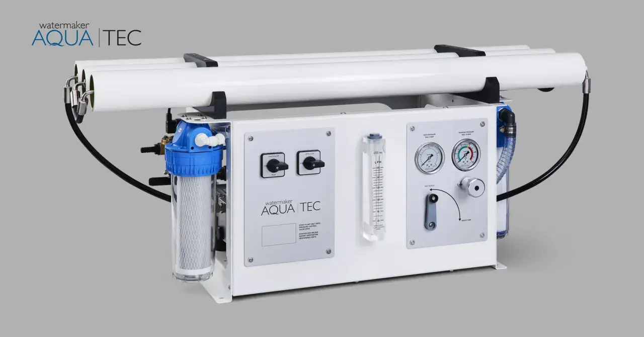 Aqua-Tec-Anlage zur Umwandlung von Meerwasser in Trinkwasser. Mit Filtern, Schaltern und Manometern.