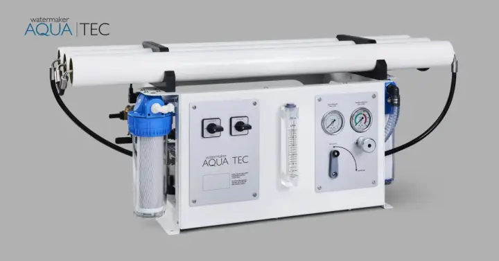 Aqua-Tec-Anlage zur Umwandlung von Meerwasser in Trinkwasser. Mit Filtern, Schaltern und Manometern.